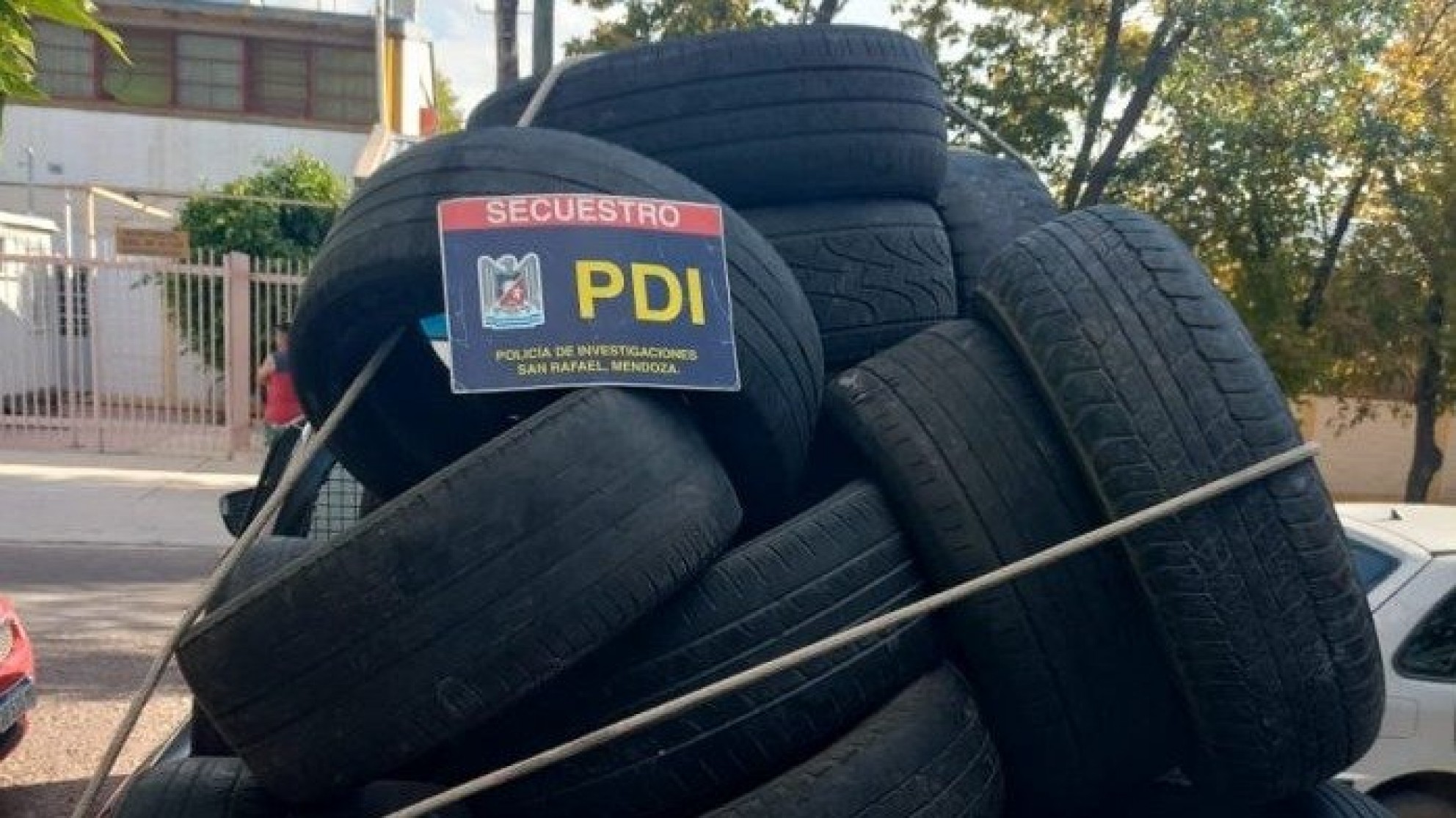 San Rafael: 3 millones de pesos y cubiertas recuperadas en varios allanamientos